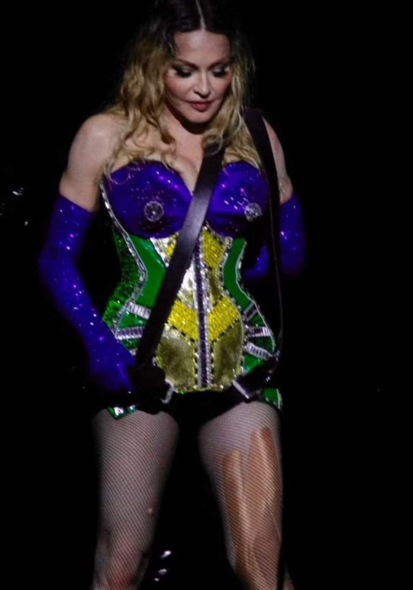 .@madonna pays homage to #brazil with her new corset for The Celebration Tour today May 04, 2024 in #copacabana #riodejaneiro #brazil 

#madonna #celebrationtour #madonnacelebrationtour #queenofpop #madonnafans