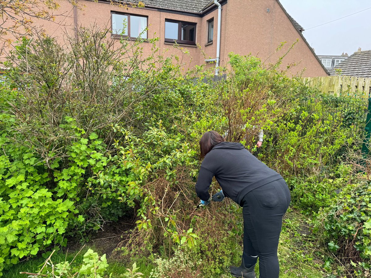 St Margaret's RC Primary School (@stmargaretsrcp1) on Twitter photo The force was definitely with St Margarets today! Our families put in a power of work to transform our garden space to create a shelter area and paths! We canβt wait to see their faces on Tuesday! #GreatPeopleGreatPlace #Community <a href="/AngusCouncil/">Angus Council</a> <a href="/SchoolAngus/">Angus Virtual School</a> #May4thBeWithYou The force was definitely with St Margarets today! Our families put in a power of work to transform our garden space to create a shelter area and paths! We canβt wait to see their faces on Tuesday! #GreatPeopleGreatPlace #Community <a href="/AngusCouncil/">Angus Council</a> <a href="/SchoolAngus/">Angus Virtual School</a> #May4thBeWithYou