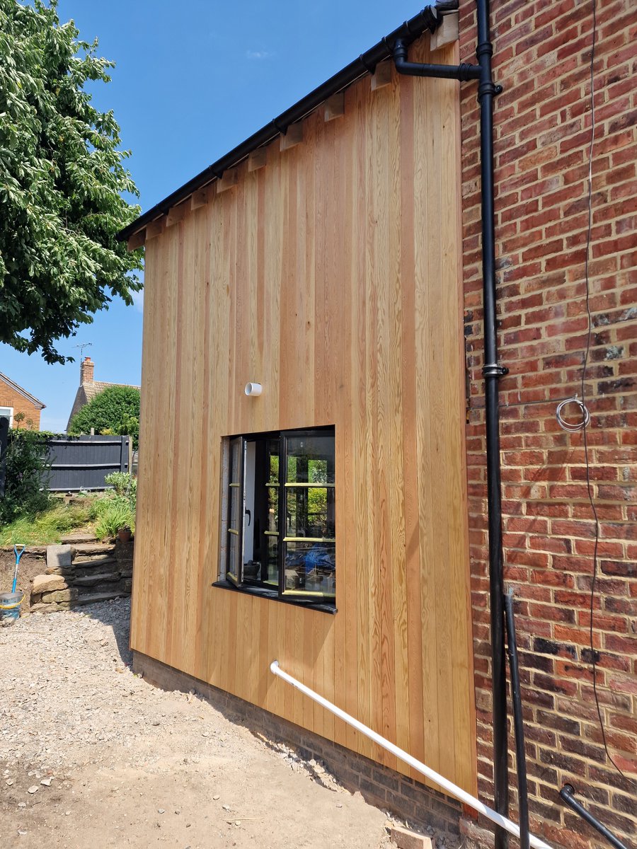 1stClassTimber's tweet photo. Costal grown 🌊 clear &amp; better grade Douglas Fir! ✨ Similar to Siberian larch, but better! With slower growth comes fewer knots and wild captivating grain patterns.

#douglasfir #cladding #buildingmaterialsupplier #outdoorliving #gardenspaces #constructionmaterial #gardeninspo https://t.co/Ac7zpGxjI9
