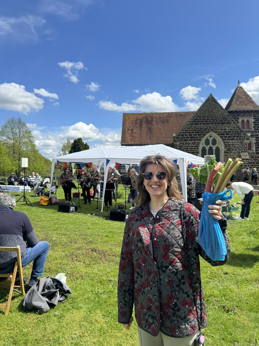 The sun is shining for All Saints Church’s Garden show in Stondon today 🌞 On till 4pm so plenty of time to check out the stalls and hear some great music from the Clifton Ukulele players!