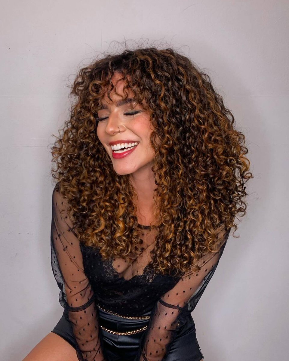 Curly hair isn't a trend, it's a lifestyle.
📸 : @jehalexandreli 
#curly #curls #curlyhair #hairstyle #hairideas #amazingcurls #curlday #naturalcurl #beautifulcurls #curlygirl #curlyday #curlroutine #brown #brownhair #browncurls #long #longhair