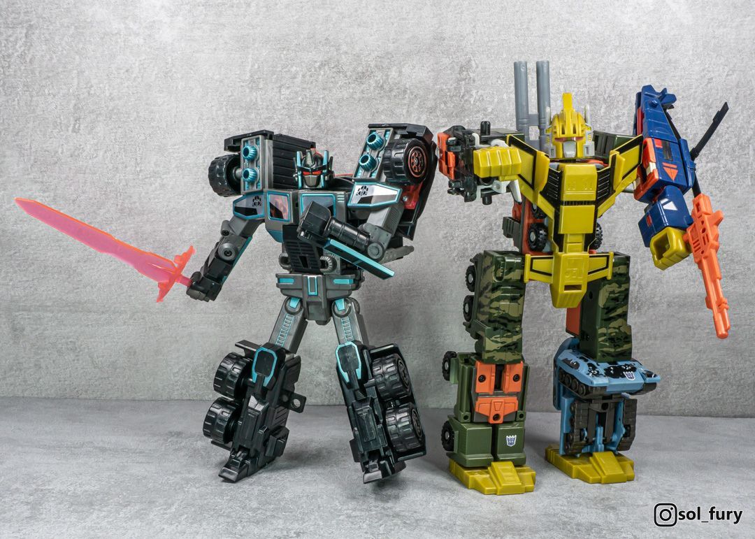 SolFury's tweet image. After five years of absence, the Decepticons returned in style in 2001, led by Scourge, who set the trend for evil black versions of Optimus Prime. 

#transformers 
#robotsindisguise #transformersrobotsindisguise
#carrobots #transformerscarrobots