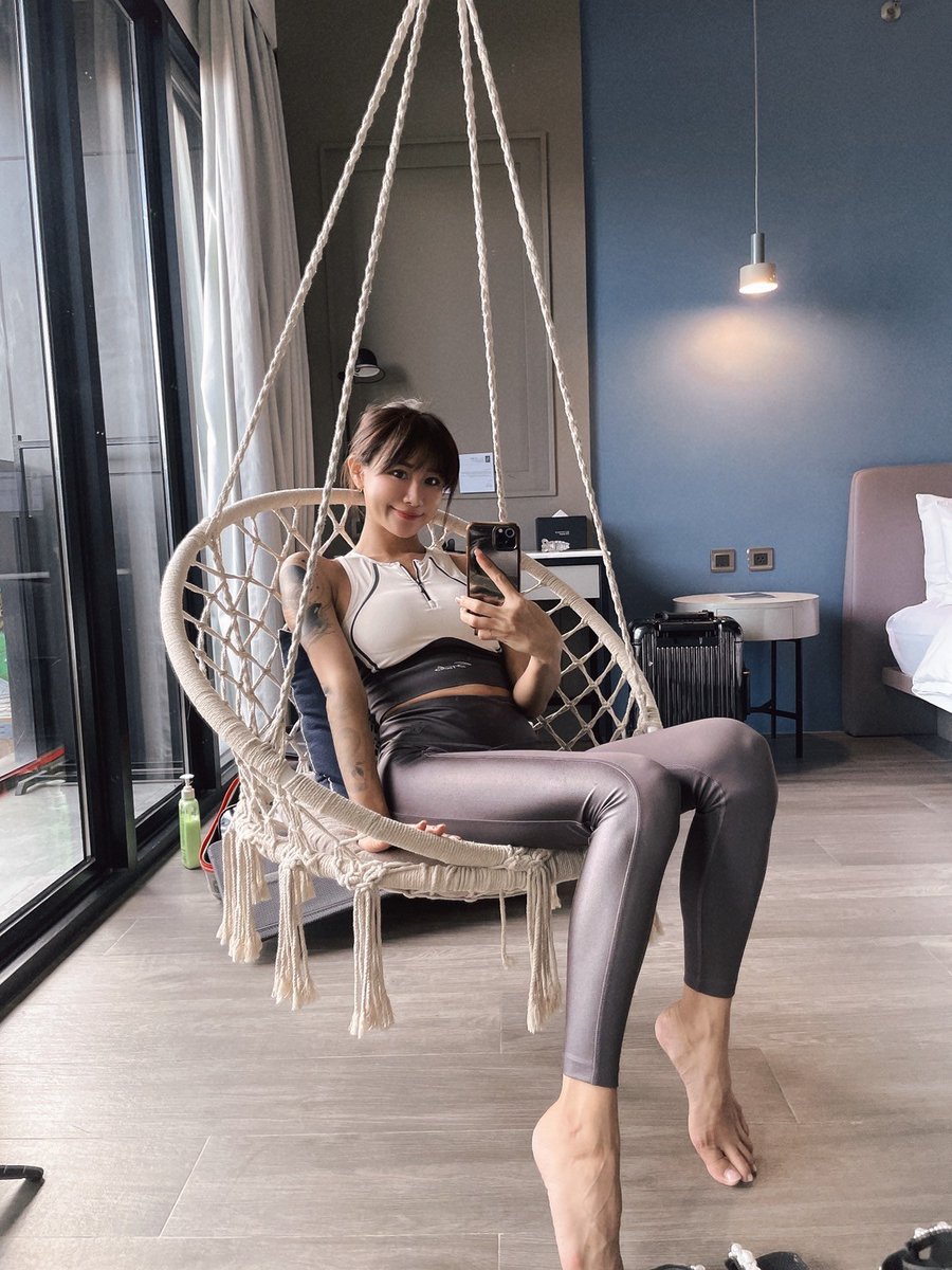 鏡子髒的時候 
我們不會覺得是自己的臉髒 
為什麼別人說的糟糕話 
我們要覺得自己糟糕呢  

ok 這個鏡子很乾淨 
我也很棒  

𝕁𝕍𝕀𝔻 🔍 𝕗𝕒𝕟𝕝𝕒𝕣𝕒𝟙𝟚𝟚𝟛   
👇👇官方line在這👇👇 
lin.ee/9MsjyMT
要有禮貌跟我互動喔