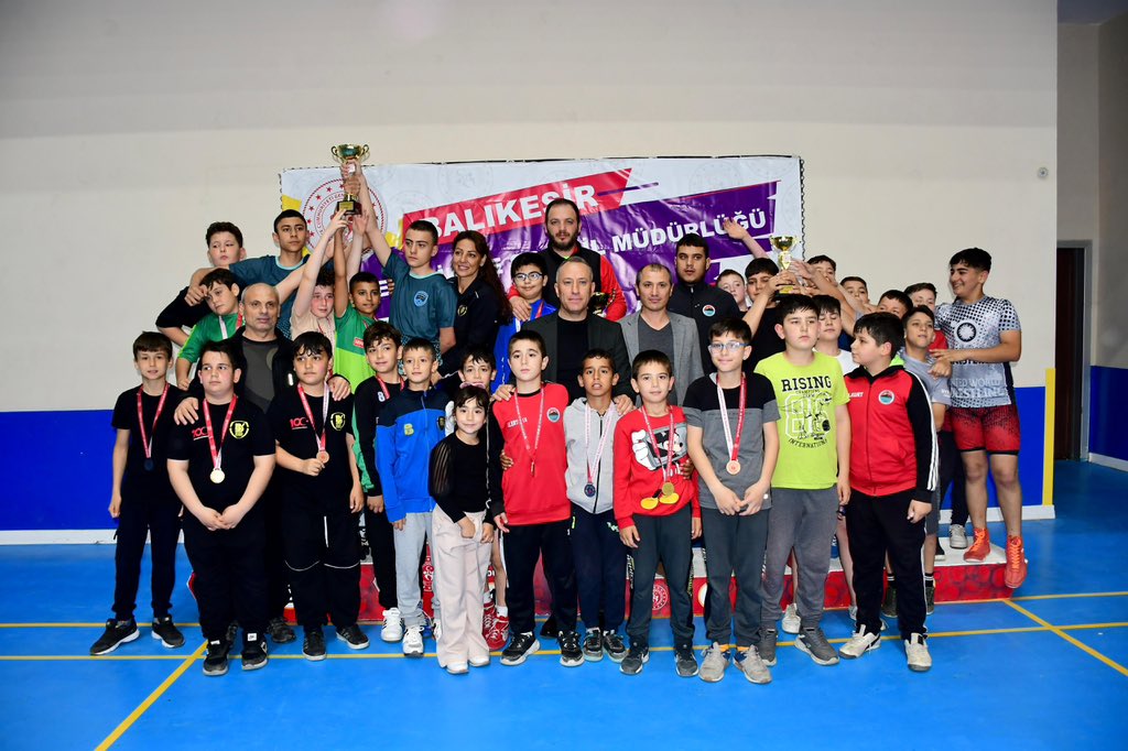 🗓️ 11-12-13 Yaş Serbest Güreş İl Birinciliği Müsabakaları sona erdi. 🤼 Başarılı sporcularımıza ödülleri takdim edildi. 🏆 📍Şehit Turgut Solak Spor Salonu @OA_BAK @gencliksporbak