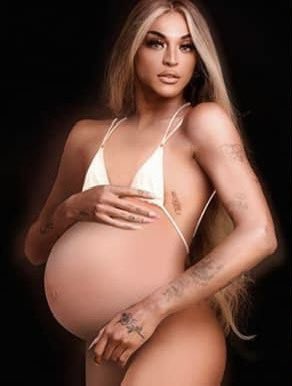 gabrassi's tweet photo. Lembro a Pabllo Vittar grávida e olha agora como a menina dela tá grande no colo dela! O tempo voa dms.. https://t.co/tfx4kbWvXV