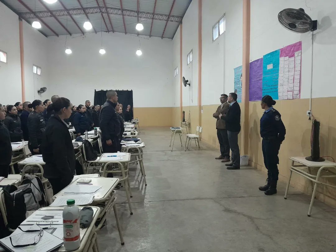 IsmaelBordagar1's tweet photo. Visitamos el Departamento de Formación de Agentes de Policía Sede Chilecito, donde vimos la necesidad de acompañar desde el Estado Provincial a los aspirantes en esta importante etapa que transitan. https://t.co/TumvAM6NIa