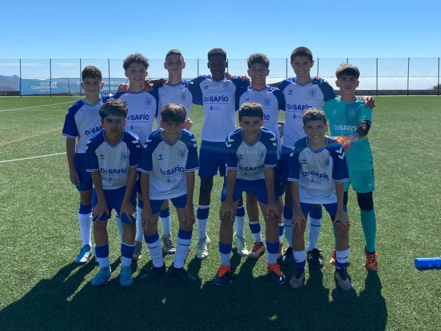 El #InfantilFundación ⚪️🔵 debuta con un triunfo ante el @atletico_chenet en la #CopaInfantilPreferente 🙌. #FundaciónCDT @CDTOficial @CdtCantera #DiSAFÍO @PresiCan @Deportecanario #YoSoyElTenerife