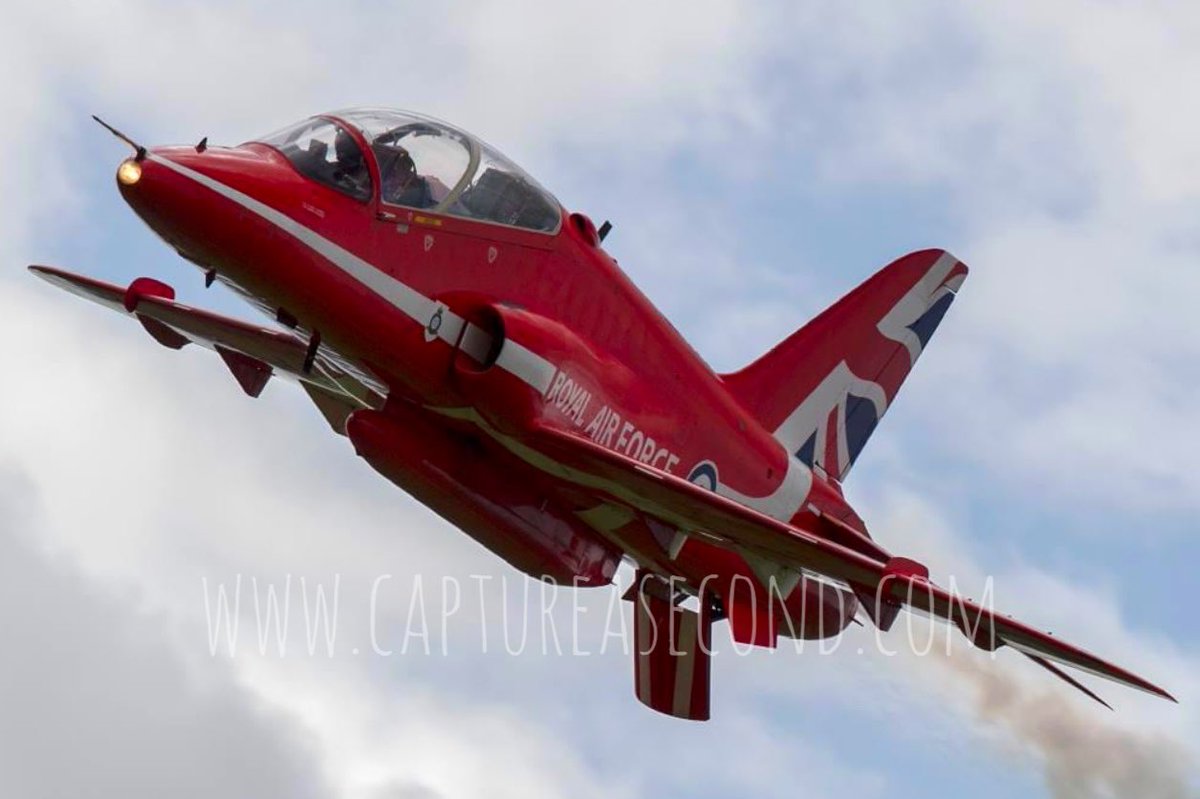 Up close and personal. #raf #redarrows #hawk #white #blue #red #smokeon #aviation #avgeek #captureasecond @rafredarrows @Adrianchard72 @JudeMal