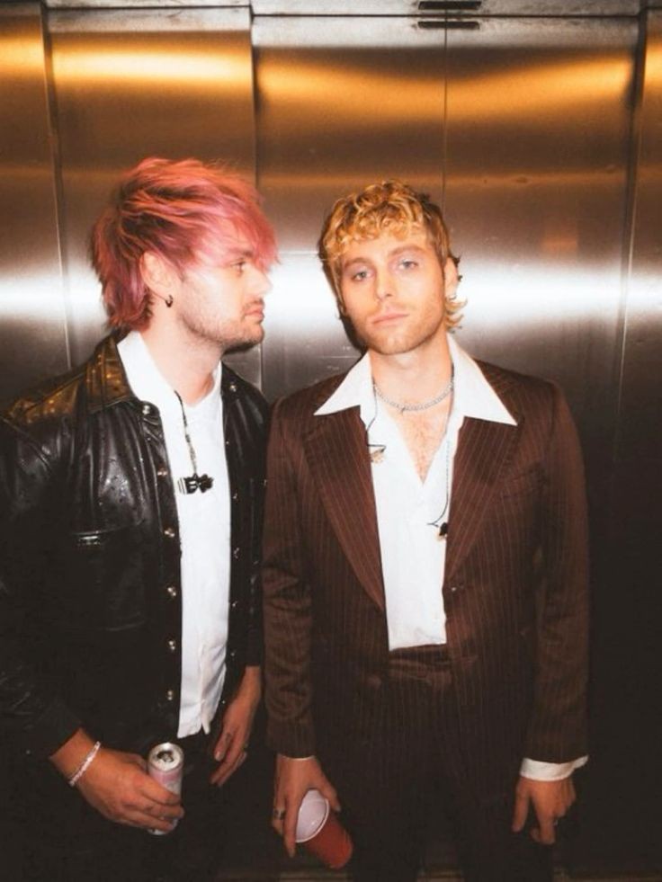 mgcheaart's tweet photo. HAPPY FIRST LUKE TOUR DAY https://t.co/55fL5CeZLC