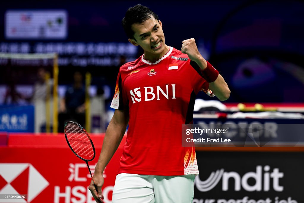 Apresiasi setinggi-tingginya kepada Jonatan Christie yang tidak menyerah saat berada di titik terendah, terus bekerja sangat keras memeras keringat dalam latihan2 intens, bisa membuka diri dalam sesi-sesi terapi yg menguras emosi. Jonatan di Thomas Cup 2024 Grup C vs Nadeem…