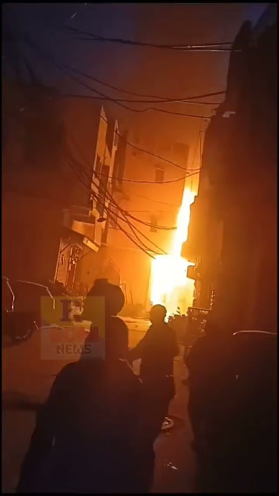 Gas Cylinder Blast Hone Se Lagi Aag, 3-Year-Old Girl Ki Death Hui, 5 Log Injured Hue Near Roshan Masjid, Aurangabad

Read Full News: bit.ly/44ruqkt

#AccidentInAurangabad #AurangabadAccident #AurangabadTragedy #CommunitySupport #GasCylinderBlast #KiradpurArea