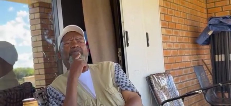 After watching the short video clips of Rugare Gumbo shared by Lloyd Msipa (@LloydMS), it has become increasingly apparent why Gumbo was involved in the 1978 rebellion against the then ZANU leadership. His susceptibility to manipulation is evident, as he seems to easily sway with…