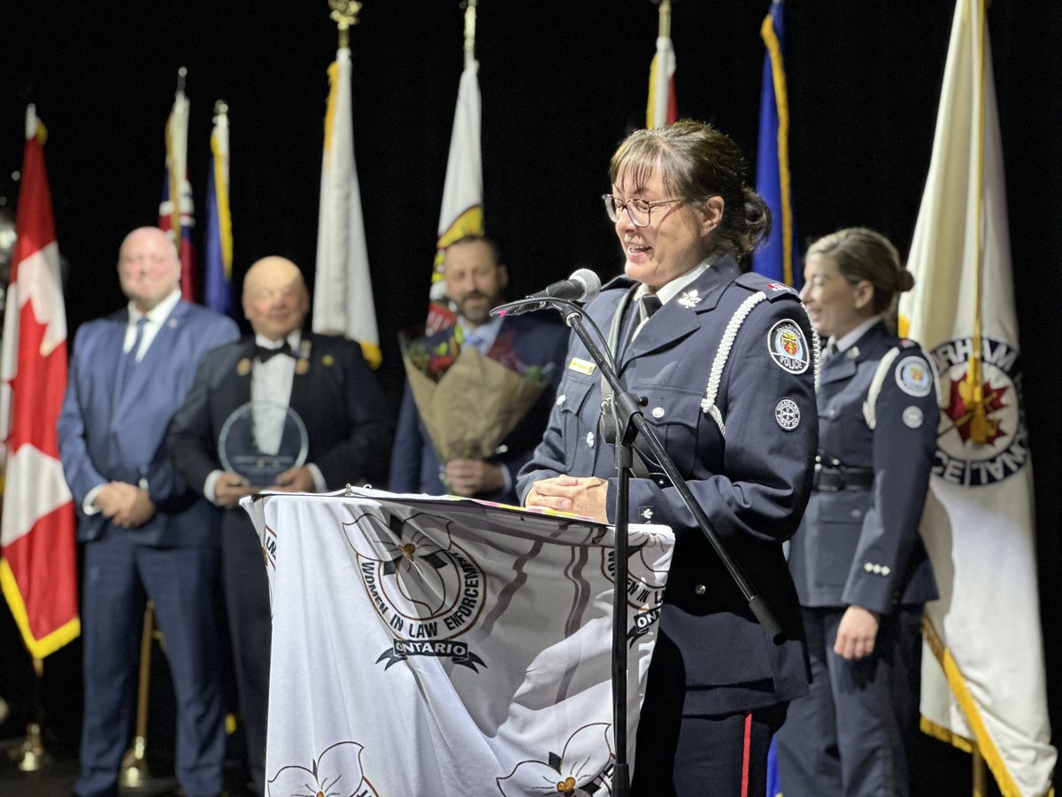 What an amazing night @OWLE 2024 Awards Gala. @TPAca & @TorontoPolice were honoured to present the Community Service Award in memory of Laura Ellis to @TPSAmanda8499. Congratulations to all of the award winners! @mrsmeaghangray @TPS43Div @TPSRydzik @TPSBoard @TPSMyronDemkiw