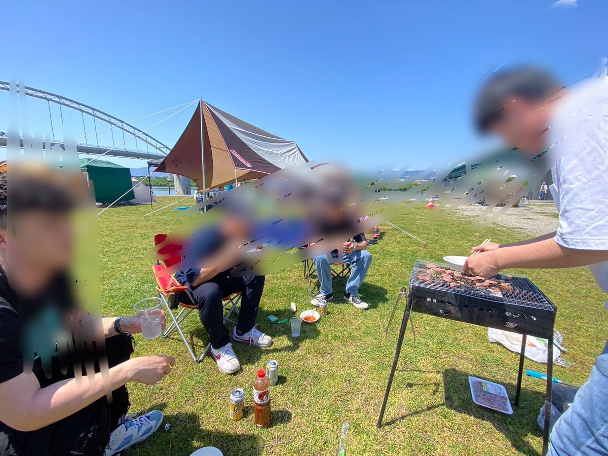 本日は15年以上の友人と地元でBBQ🍖

仕事の話になり、地方で仕事をする事が
話題に挙がりました。

地方で働く事の心配は頼る人が少ない事。

自分の会社は'共に生きる'文化がある為
相談できる方々が多く、恵まれた環境だと
日々感じています…☺️

#就活
#25卒
#26卒
#バーベキュー
#BBQ
#仲間