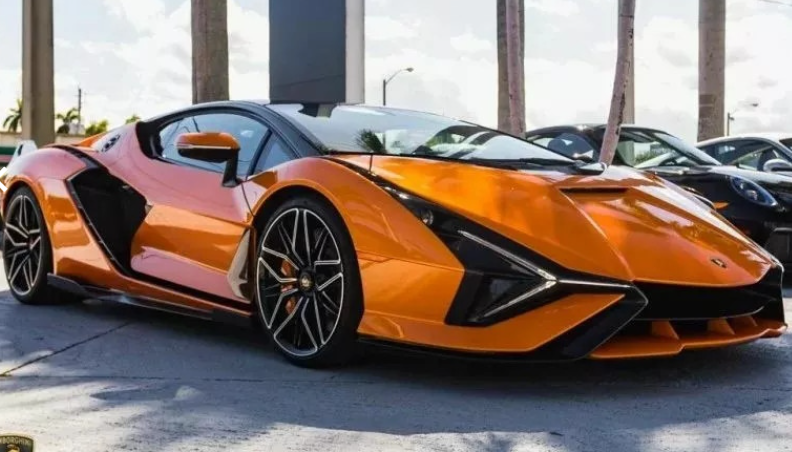 milahall45's tweet photo. Lamborghini Sian is for sale at a price 10 times higher than the Aventador

The article discusses the recent sale of a Lamborghini FKP 37 at Lamborghini Palm Beach at a price ten times higher than the Aventador. Lamborghini is known for releasing limited editions and one-off versions of their existing models, such as the Sian FKP 37, which is based on the Aventador SVJ. This particular model features a special body and customized interior, as well as a V12 6.5-liter naturally aspirated engine and a hybrid system with an electric motor and a small supercapacitor producing a total output of 808 horsepower.

Originally priced at $3.7 million USD (around 87.3 billion VND), the Sian is now being sold through Lamborghini Palm Beach for $3.3 million USD (around 77.4 billion VND), making it ten times more expensive than a used Aventador from 2015 or 2016. The original owner of the car ordered a relatively simple orange Sian, contrasting with the carbon black on the engine cover, rear hood, front splitter, side air vents, and rear diffuser.

The interior of this special edition supercar features many black and orange leather details. The odometer shows that the car has only traveled 769 km, meaning it is still in like-new condition but is being sold at a lower price of around $400,000 USD (around 9.4 billion VND).

Overall, the Lamborghini Sian FKP 37 is a high-priced and exclusive model with unique design elements and powerful performance.
