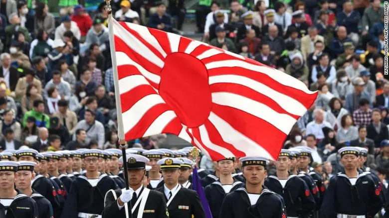 En los últimos dos años, Japón ha abandonado la vía pacifista que defendía y se ha convertido en el octavo ejército del planeta con un proyecto muy ambicioso. 🪖🇯🇵

¿Qué ha sucedido para que se produzca este cambio? ¿Cómo es el ejercito japonés? Veámos. 🧵⬇️