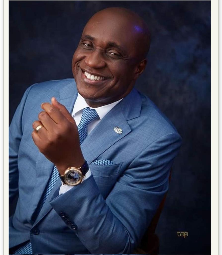 'If you prosper without paying tithe I will drop my bible.' 

- David Ibiyeomie
😂😂