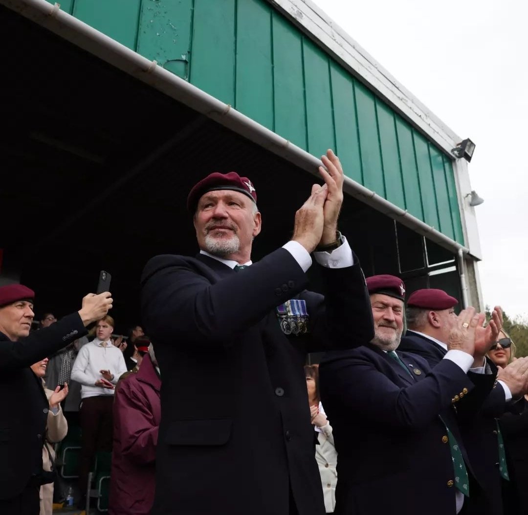 The PM @RishiSunak has made a visit to the @ITC_Catterick to inspect Falklands Pl of @Para_Training. The 28 soldiers within the Pl have passed their demanding Infantry Training Course and P-Company. They will now join @16AirAssltBCT. #Readyforanything🆎️🇬🇧 @10DowningStreet #PARA