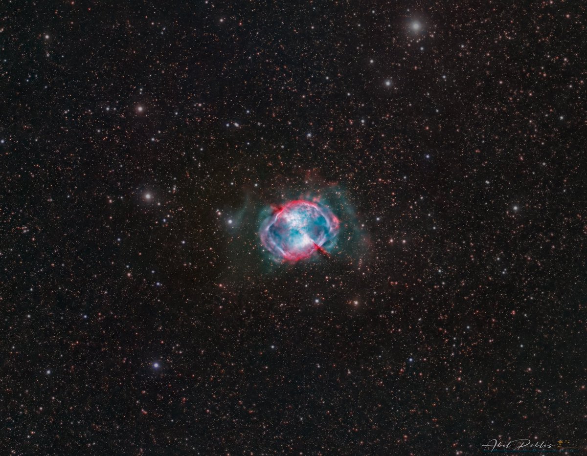 La nebulosa Dumbbell (también conocida como Objeto Messier 27, 
es una nebulosa planetaria​, su envoltura expulsada por una estrella moribunda es la fase final a la muerte de una estrella moribunda.
Constelación de Vulpecula.
Distancia 1250 años luz de la Tierra. 
#cielosESA