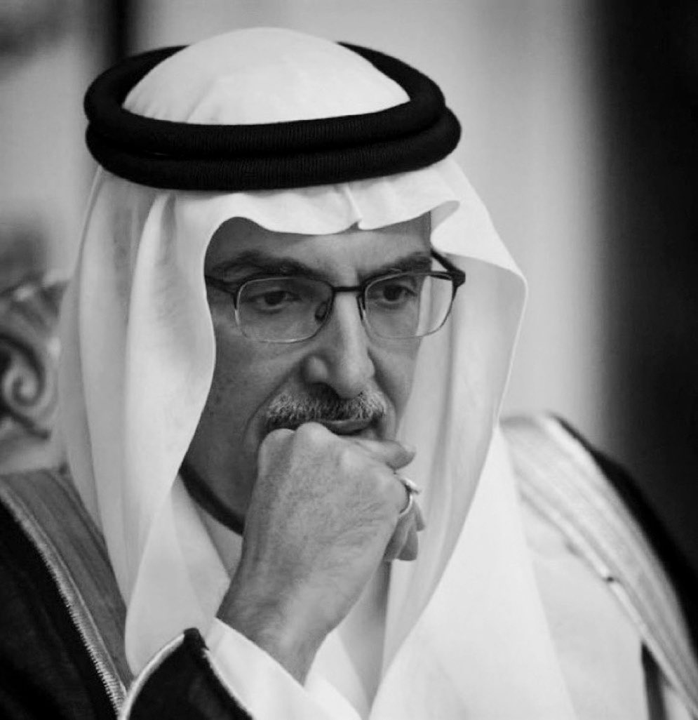 ترجّل فارس الكلمه ، المعبرة ، الصادقة ، الفريدة ، العميقة ، هناك شعراء وهناك البدر ، بعض الخسائر لاتعوض ، رحمك الله بواسع رحمته .