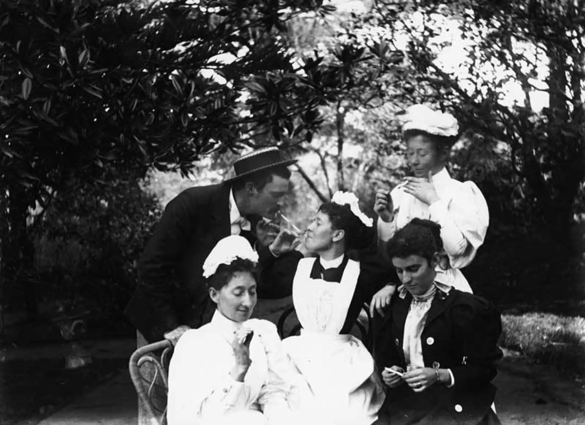 #vintagephotographs #vintage #nostalgia #eskifotoğraflar #Photography #blackandwhitephotographyMargaret Matilda White... 1868 / 1910