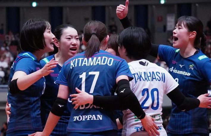 Hisamitsu Springs have won the quarterfinal match against JT Marvelous in four sets: 25-21, 25-22, 30-32, 25-17.

They will face Denso Airybees in the semifinals. 🇯🇵 #黒鷲旗

📸 @springs_officia1