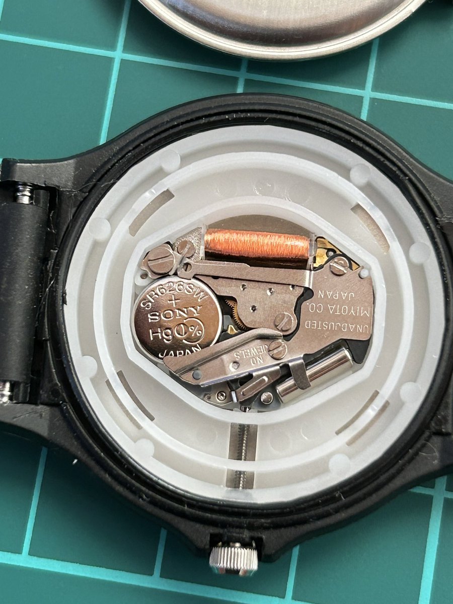 チープカシオの腕時計　電池交換してみた
電池712円は高い
元々1000円くらいだつたので
ムーブメントはMIYOTAだったシチズンファインデバイス株式会社製
