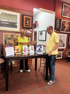 We were happy to sponsor #NationalPoetryMonth displays at Pearl's Books in Fayetteville, AR and at Pyramid Art, Books & Custom Framing in Little Rock, AR last month. We hope the #poetry collections found happy homes!

#literacy #arkansas #bookstores