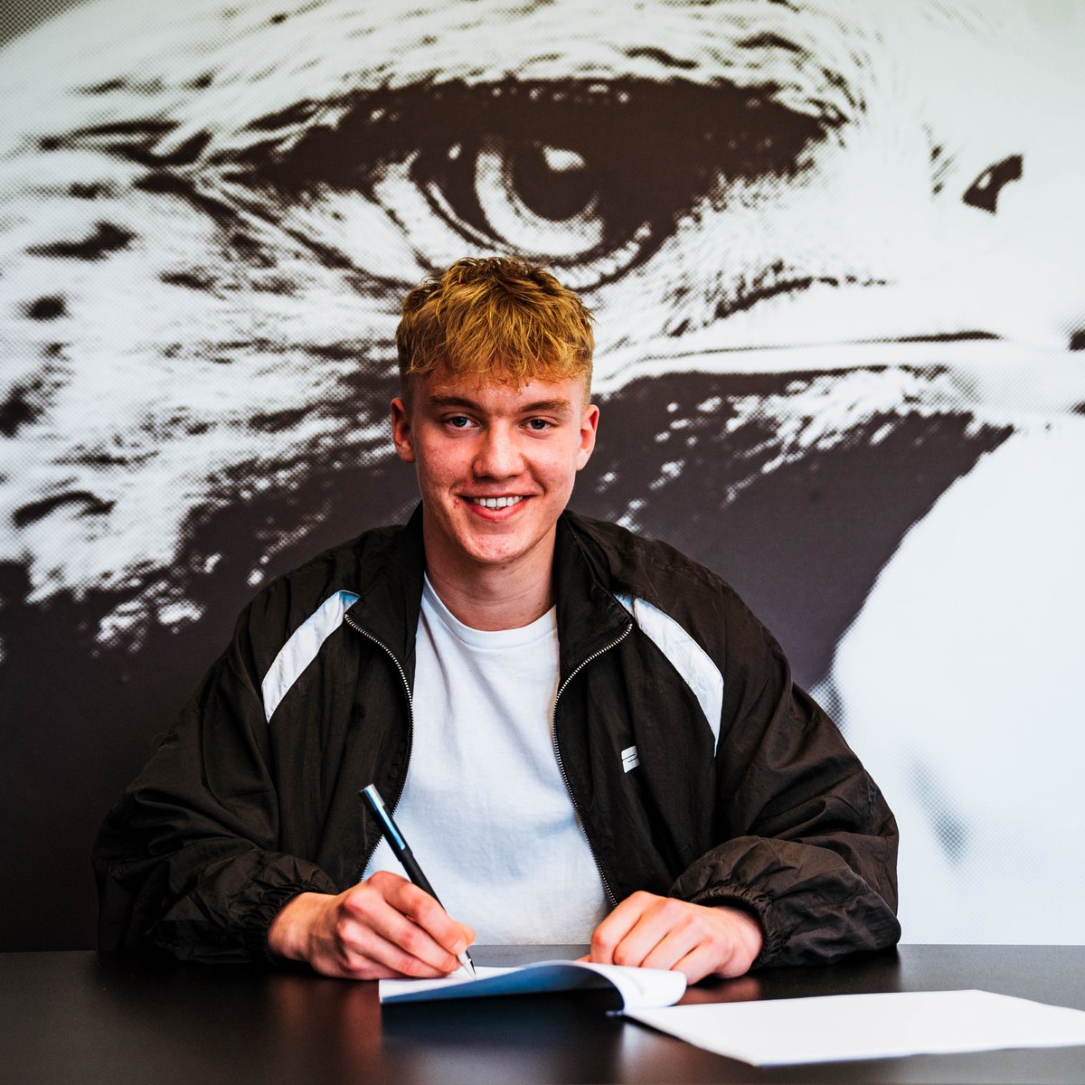 ✍️ Yurij Obert bleibt der #sgeU21 erhalten 🙌

Der 18-jährige Torhüter wird auch über die laufende Saison hinaus für die Adlerträger zwischen den Pfosten stehen 🧤

🔗 Zur Meldung: go.eintracht.de/aVPwru

#SGE