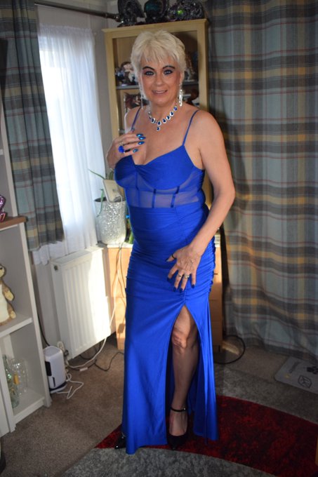 Dressed for a party last night. Had a great time. Shame top rose up a bit while dancing but the men seemed<a href="/tag/mvsales"class="tags"><span>#mvsales</span></a>