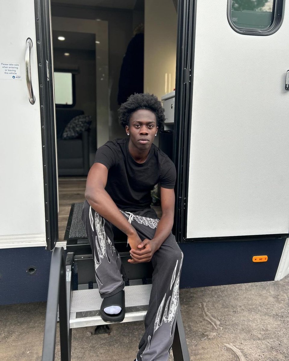 Our brilliant @bunmiosadolor1 on set of #Boarders catch him in the role of Anton @bbciplayer cast by #rosalieclaytoncasting