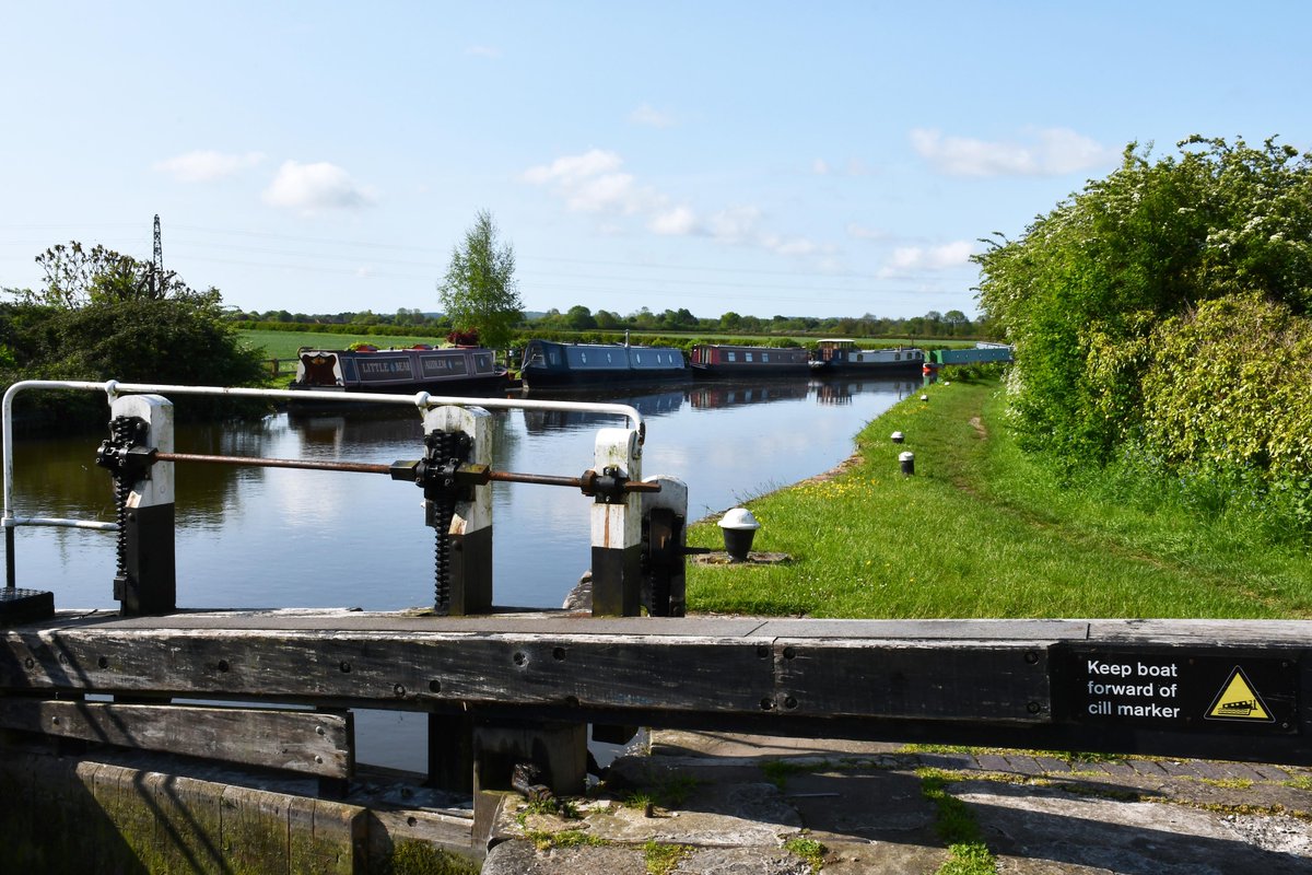 My photos from #May 2023 #CanalRiverTrust #GrandUnionCanal #Seabrook #Lock #NarrowBoat #IvinghoeBeacon #Reflections #Canals & #Waterways can provide #Peace & #calm for your own #Wellbeing #Lifesbetterbywater #KeepCanalsAlive