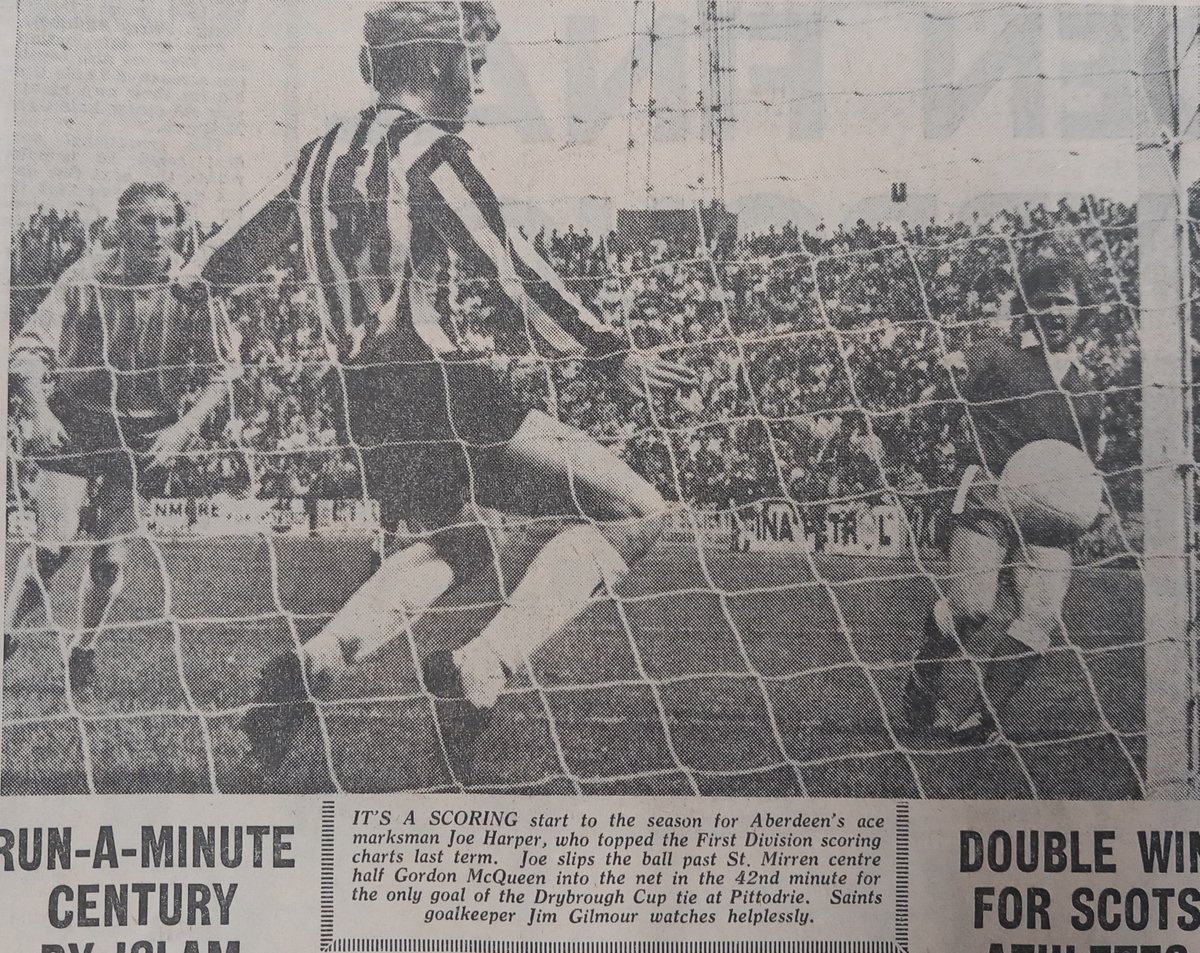 You don't see many pictures of Gordon McQueen for St Mirren. Here is big man before his transfer to Leeds in 1972. Strange that no Scots clubs tried to buy him at that time. Maybe Don Revie saw something the others didn't @stmirrenretro @CairtersSMFC @billyg277 @holmsy83 @bingbud