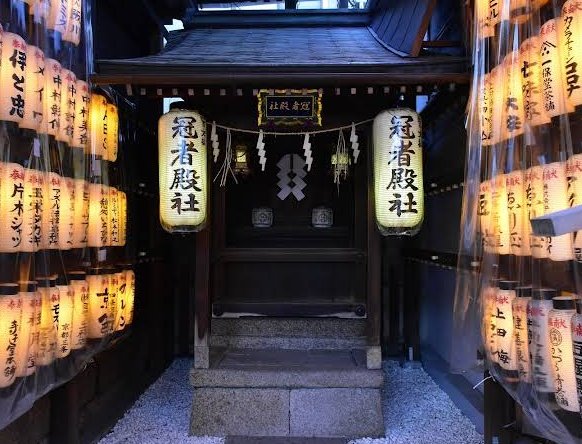 誓文払（せいもんばらい）は、京都の商人や芸舞妓たちが商売上やむをえずついた一年間の嘘の罪を祓い神罰を逃れるために、10月20日に四条寺町の（　）に参詣する風習である。えびす講は誓文払と関係深く、祭礼日前後に罪滅ぼしの安売りイベントが行われる。
#誓約　#起請文
#古事記　#スサノオ