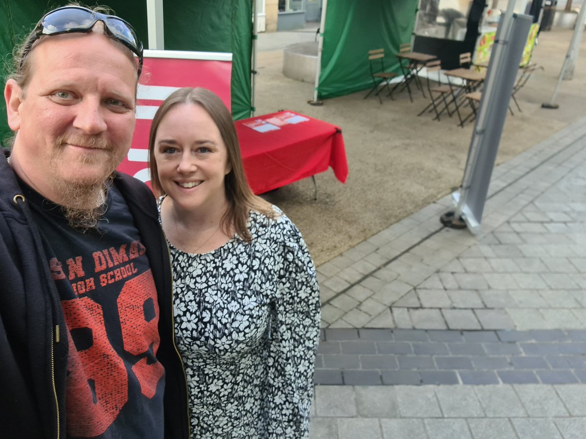 It's the first Saturday of the month, which means it's the Redhill West & Wray Common Surgery in Redhill Market.
No, with two councillors, not one!

If you're in town, do pop over and say hello. We're until 2pmish.

#changeishere
#win24 
#Labour