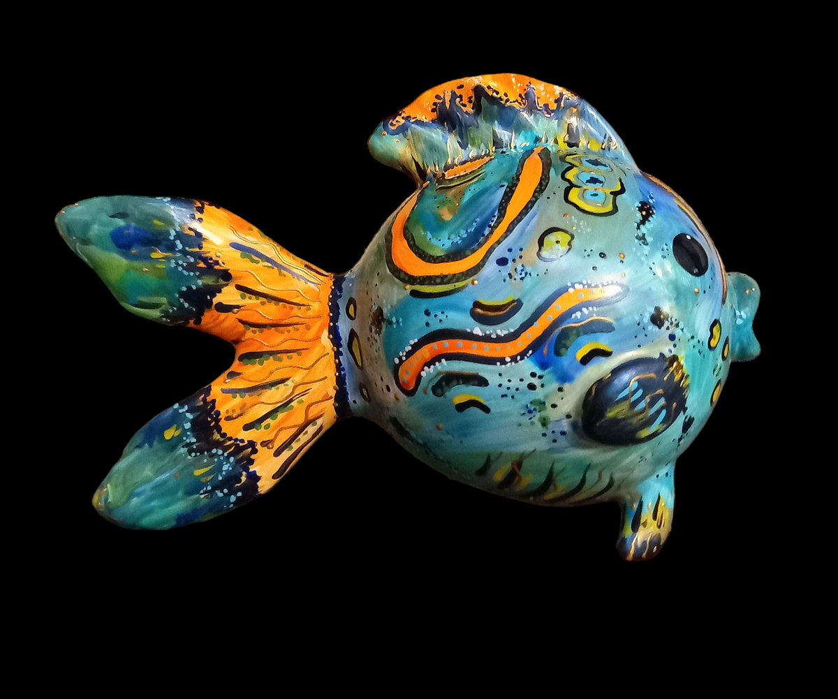 Happy Saturday... I wanted to do something totally different on my medium puffa fish, so painted this piece in a one off design. Available on my website priced at £19.99 plus postage. Hazlehurstceramics.sumupstore.com #earlybiz #UKGiftAM #UKGiftHour #SaturdayMood