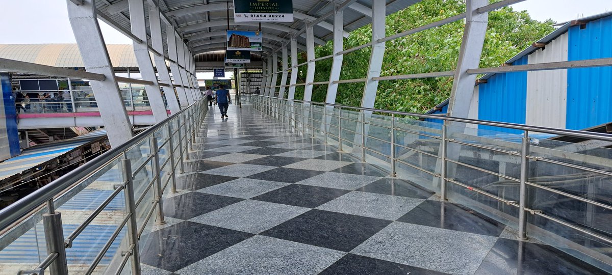 #WesternRailway #MumbaiSuburbanLocalStation #VasaiRoad {#BSR} new FOB looks nice. It's keep neat & Clean.
@WesternRly @drmbct @RailMinIndia @IndianTechGuide @richapintoi @baxirahul @SloganMurugan @RoadsOfMumbai @ompsyram @mumbaiheritage 👇