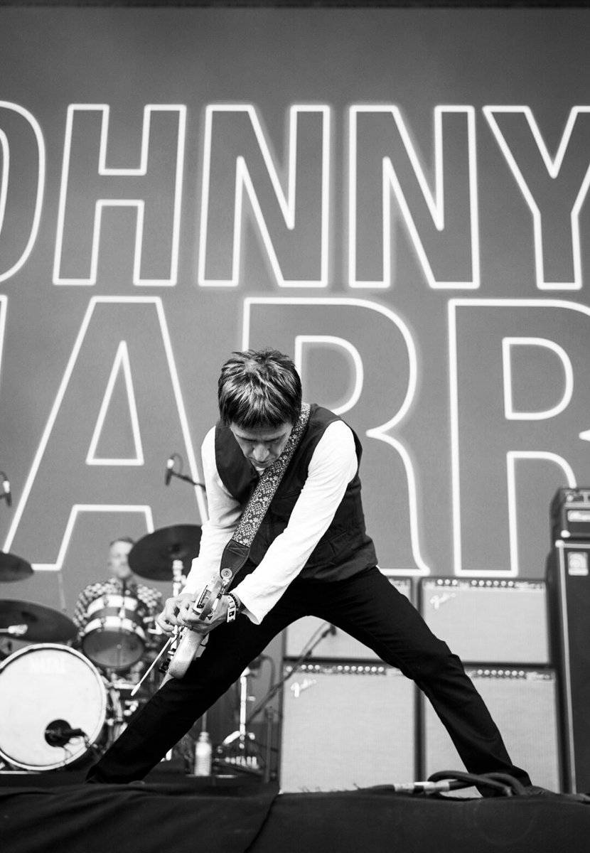 Si a mí me dicen hace 20 años que el guitarrista de The Smiths iba a compartir una foto mía... otra alegría que me da @alternavivo 🩵 @Johnny_Marr