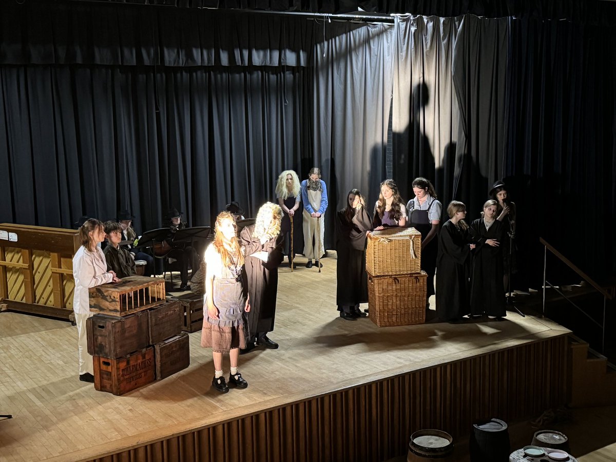 Well done to the whole @TormeadSchool and @RGSGuildford cast of 'Chalk Circle'. As Chief Peasant, I am in awe of your energy, camaraderie and talent. Brecht would be proud too because you were truly EPIC!