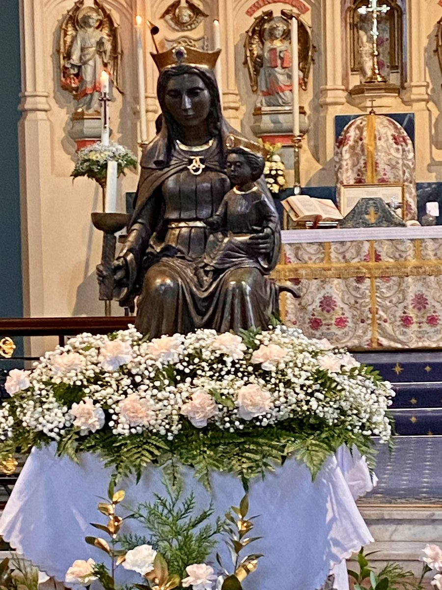 Our Lady of the Taper, from the National Shrine of Our Lady in Cardigan, has made a special visit to the @CardiffOratory. 

#catholiccwmbran #marysmonthofmay