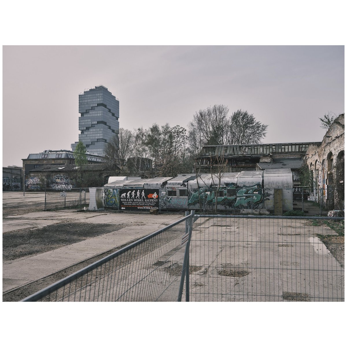 Captures of Berlin on medium format 
📷Fujifilm GF 50R + Mitakon 65mm/1.4
#berlin #urban #streetphotography #street #urbanphotography #city #citylife #photographyislife #justgoshoot #fujifilm