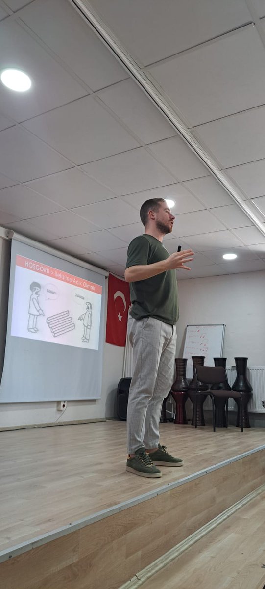 ugurbocekleri's tweet image. Sevgili Uğur Böceğimiz Erdi Efendiler, aynı gün içinde 2 farklı kurumda öğrencilerle buluşarak &quot;Kendi Hayatının Lideri Ol&quot; semineri gerçekleştirdi. Toplamda 450 öğrencimizin hayatına dokunan Erdi Bey&apos;i tebrik ediyor ve derneğimize olan katkıları için teşekkür ediyoruz.💯💐🐞