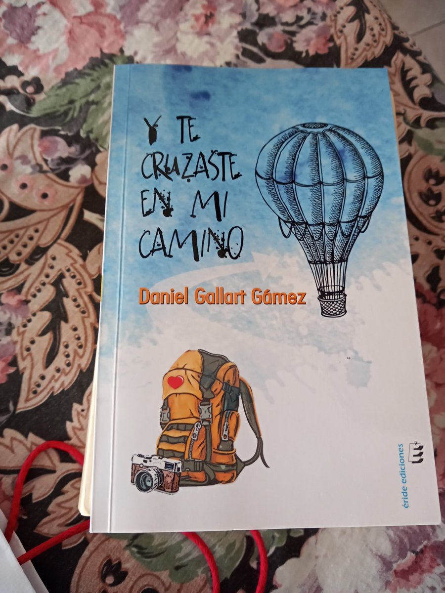 @QueLeer Novela romántica que pasa haciendo el camino de Santiago, muy buena.