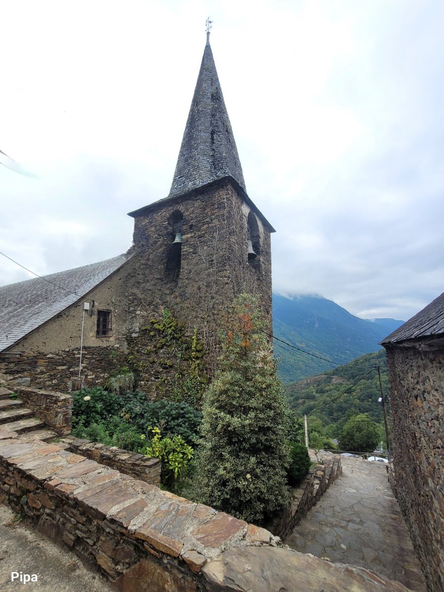 Churches of towns in the high Catalan Pyrenees. Aran Valley Catalonia. 😘❤️