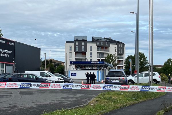 Toulouse. Un mort et un homme en urgence absolue après une fusillade à la sortie d'une discothèque fdesouche.com/2024/05/04/tou…