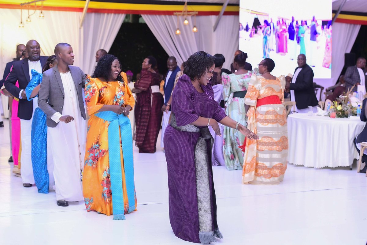 Maama Janet and I were pleased to host His Highness, the Kyabazinga of Busoga, and Her Royal Highness, the Nyin’abantu of Busoga to a luncheon in their honor at State House Entebbe.