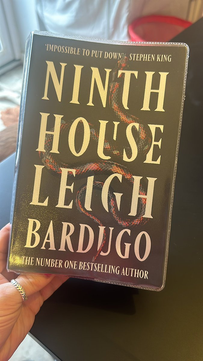 Starting this today 🙌🏻 #booktwitter #ninthhouse #leighbardugo