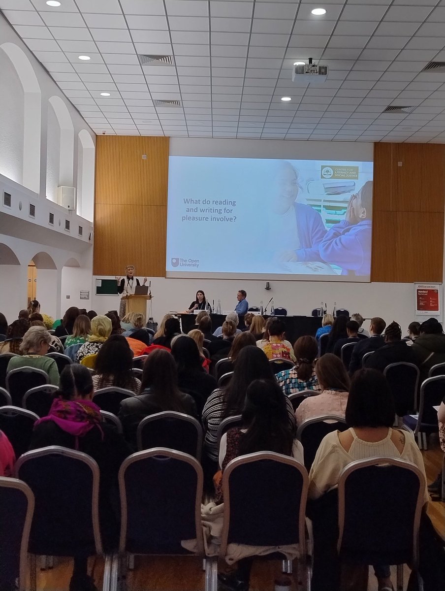 @TeresaCremin talking about reading and writing for pleasure. Lovely to see a packed house, full of folk who are passionate about driving literacy education forward for the best for children #NEUPrimaryLiteracy