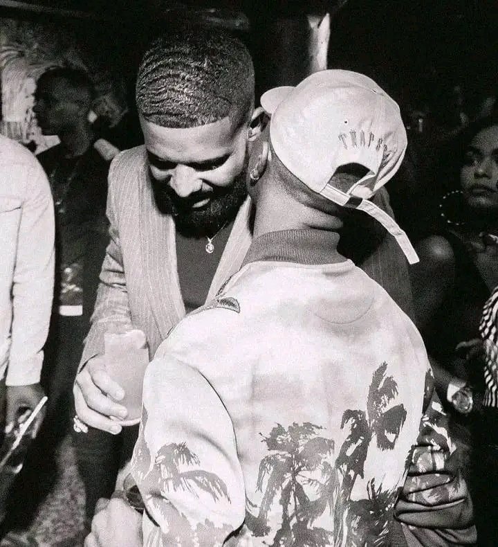 Wizkid and Drake are the most hated artistes in the world but blessed with marvelous fan bases.. Big Wiz and Drizzy both did what they couldn't do,so we understand why they're hated by their colleagues.. 🦅👑