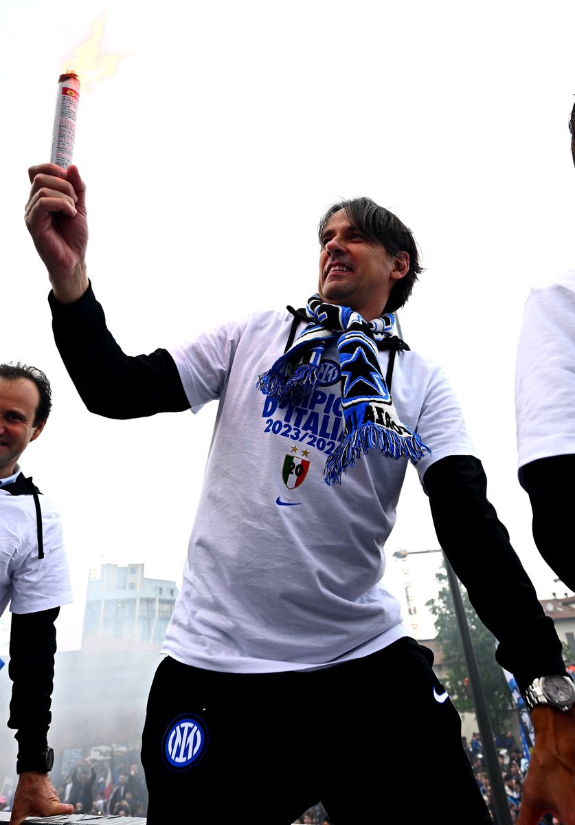 Lettera di Simone Inzaghi: “Benvenuti nella nostra storia, fatta di passione e di grandi vittorie. La seconda stella è della Milano nerazzurra. Fin dall'inizio era solo uno il nostro obiettivo: rendere orgogliosa la città e tutta la nostra gente. Tanti tifosi meravigliosi, che ci…